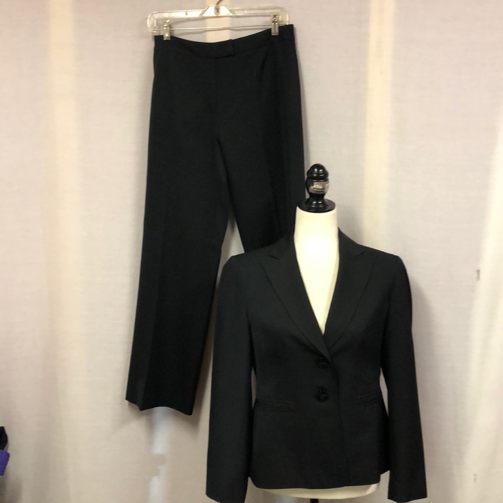 Evan Picone Black Pinstripe Pant Suit sz 8 Petite